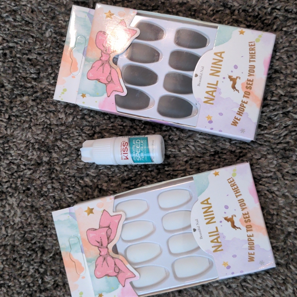 Brand new set of white and black coffin tip glue on nails